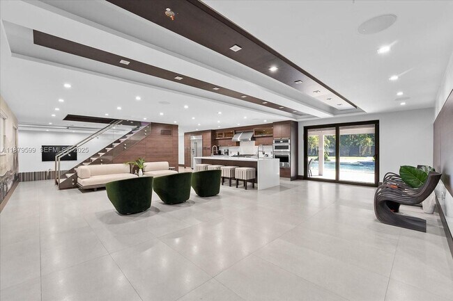 Foto del edificio - 280 NE 156th St