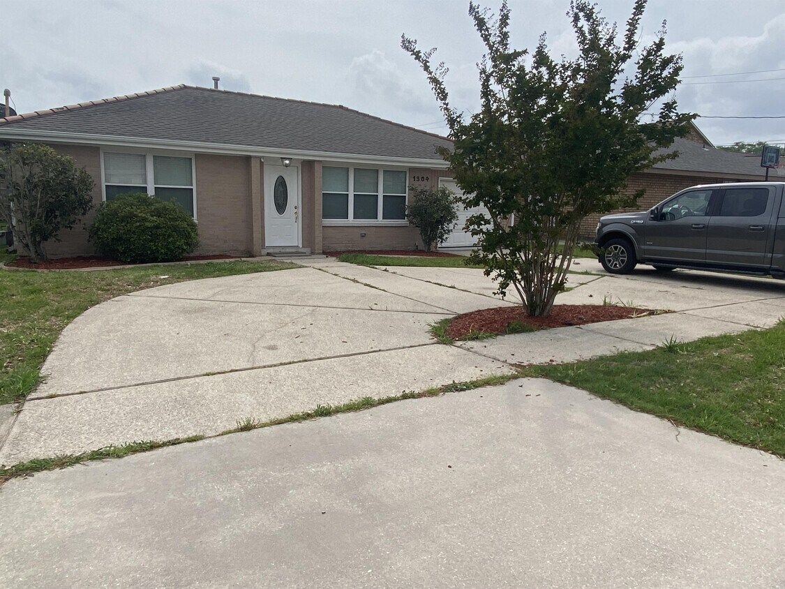 1304 Camille Pl, Chalmette, LA 70043 House Rental in Chalmette, LA