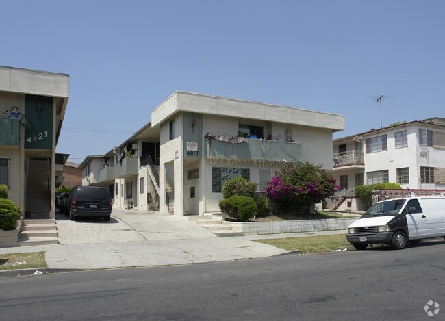 Foto del edificio - 4817 Rosewood Ave