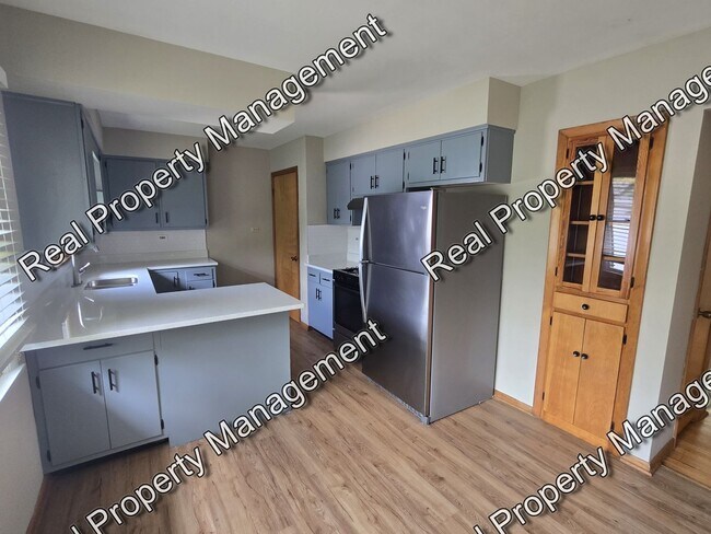 Foto del edificio - Three Bedroom Ranch