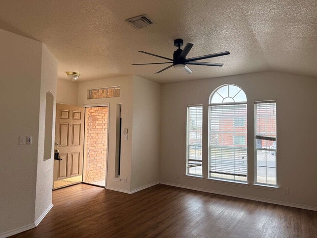 Building Photo - 603 Cypresscliff-