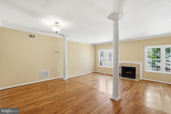 Building Photo - 2391 Hunters Square Ct