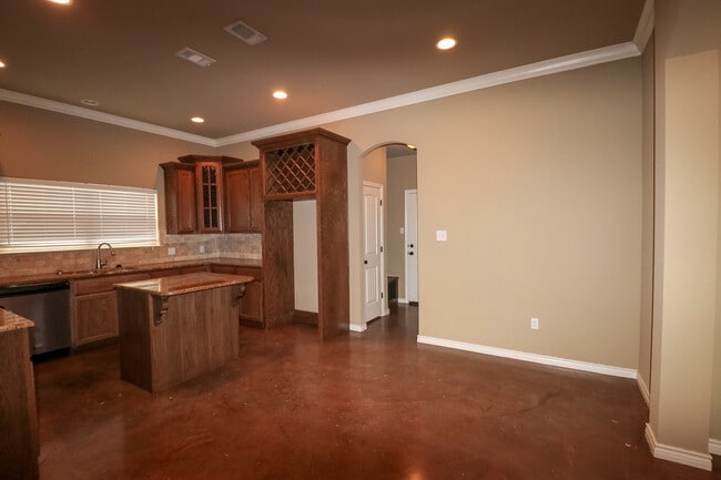 Building Photo - 3 Bedroom Single Family Home:  Refrigerato...