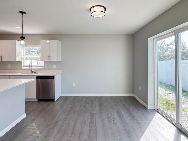 Foto del edificio - 6827 San Bruno Dr