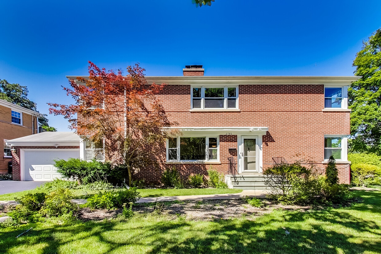 2786 Saint Johns Ave, Highland Park, IL 60035 Apartments in Highland