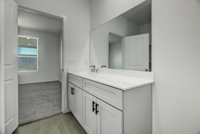 Foto del edificio - 511 Louis Ln