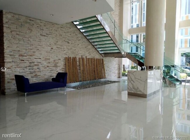 Building Photo - 1 br, 1 bath Condo - 41 SE 1st Street