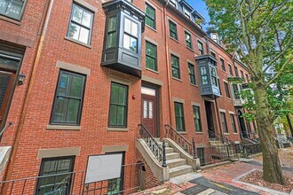 Building Photo - 211 W Springfield St
