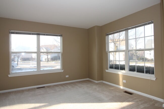 Building Photo - 1551 Woodbury Cir