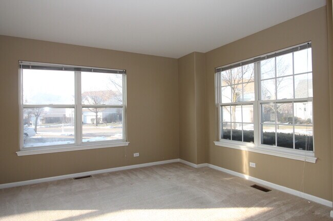 Foto del edificio - 1551 Woodbury Cir