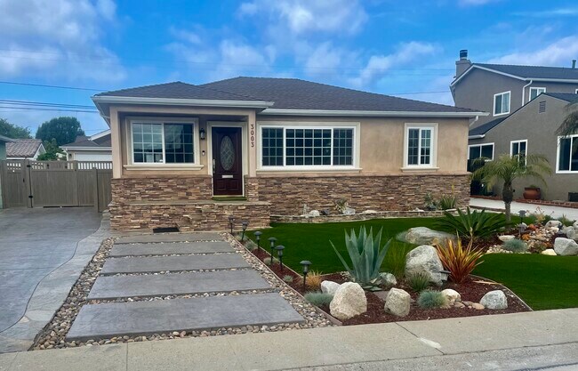 Driveway suitable for an RV - 3003 Johnston Ave