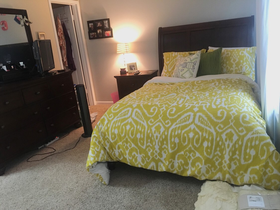 Available Bedroom - 937 S Rolfe St