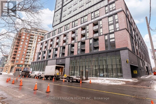 Building Photo - 35 Parliament St