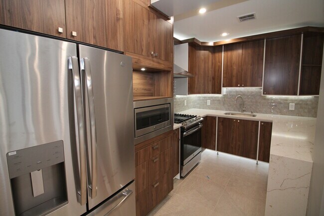 Beautiful Kitchen - 21 65th St