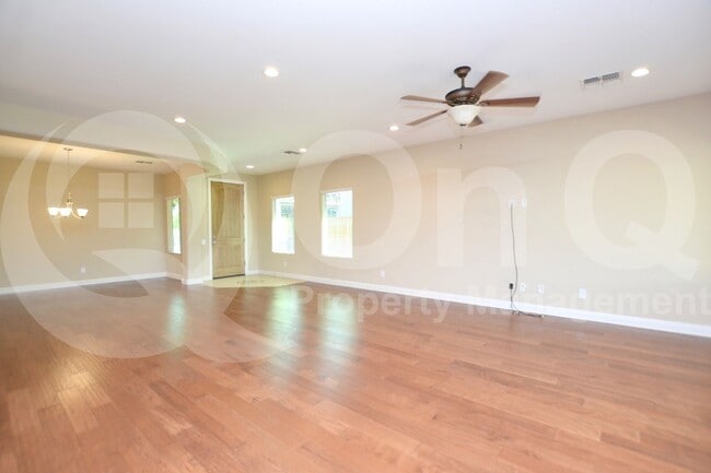 Building Photo - 3747 E Zachary Dr