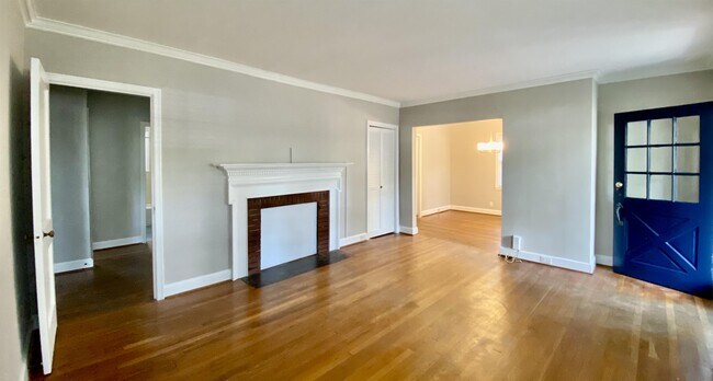 Building Photo - 1608 Delaware Ave