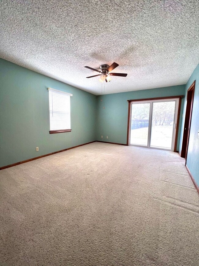 Building Photo - Comfortable 3/2 Home