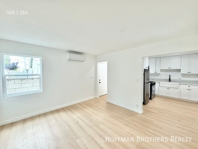 Foto del edificio - 5723 Willowcrest Ave