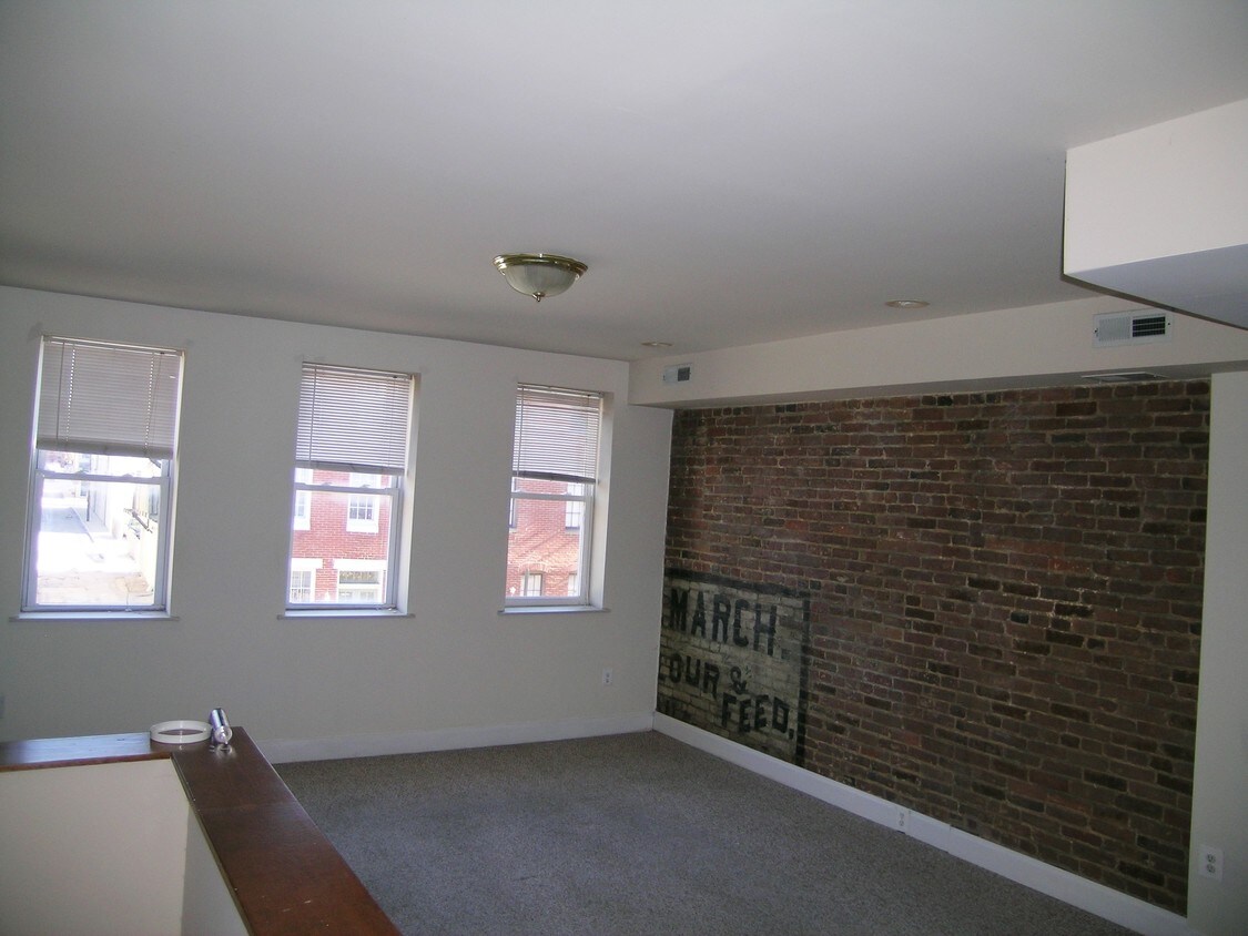 Primary Photo - 916 S Hanover St