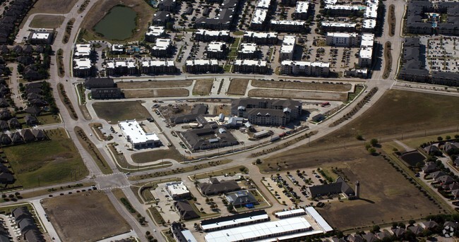 Building Photo - Hidden Springs