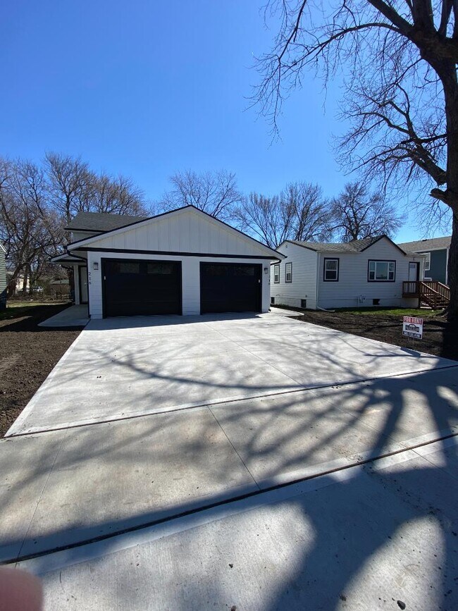 Foto del edificio - 216 S Elmwood Ave