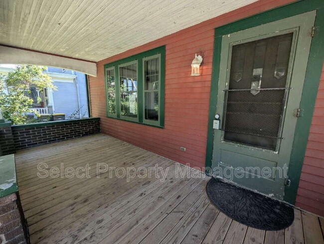 Building Photo - 2526 Hoagland Ave