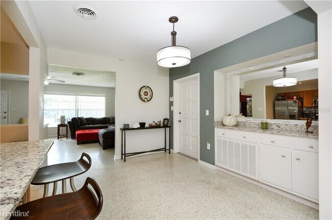 Foto del edificio - 3 br, 2 bath House - 325 Pearl Ave