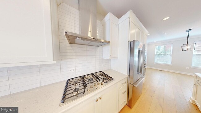 Photo - 10324 Grosvenor Place Unit Townhome
