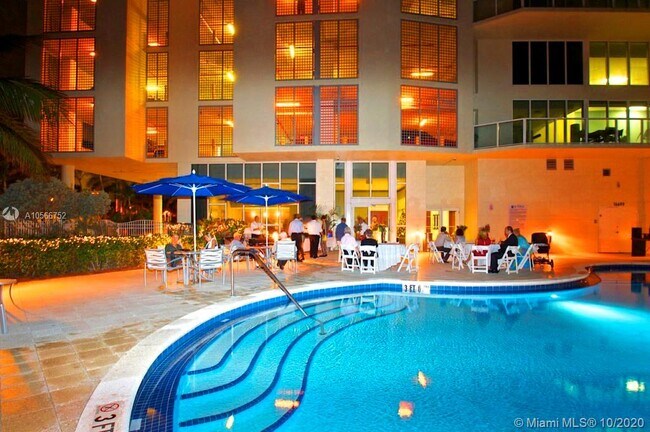 Foto del edificio - 16699 Collins Ave