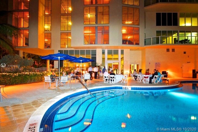 Building Photo - 16699 Collins Ave