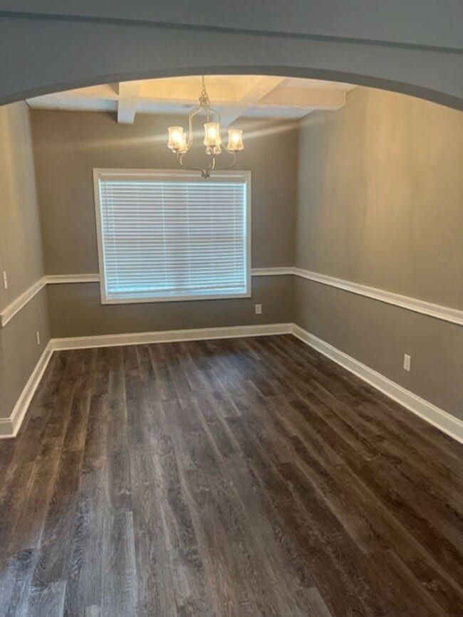 Building Photo - Spacious & Stylish Living – Available for ...