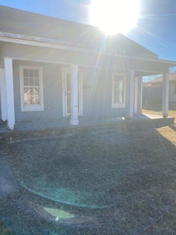 Building Photo - 208 W Apache St