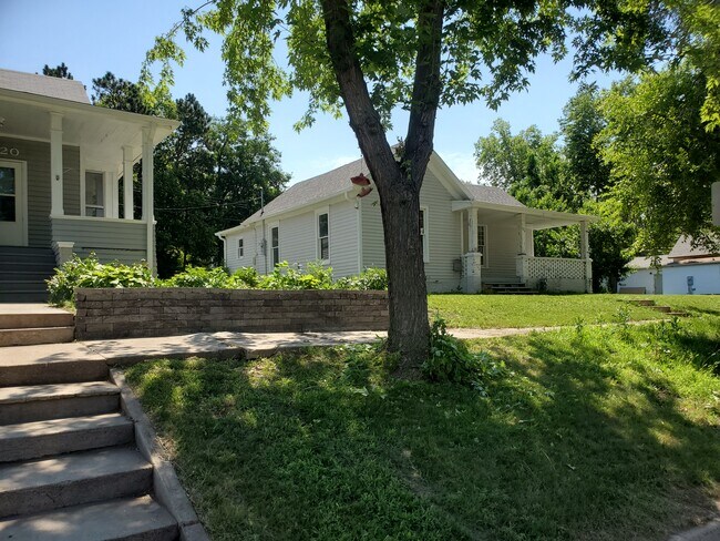 Foto del edificio - 1020 N Iowa Ave
