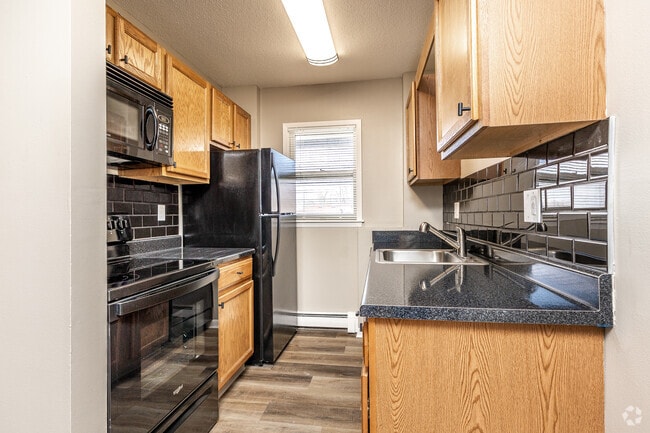 1BR, 1BA - 530 SF - Imperial Grand Prix