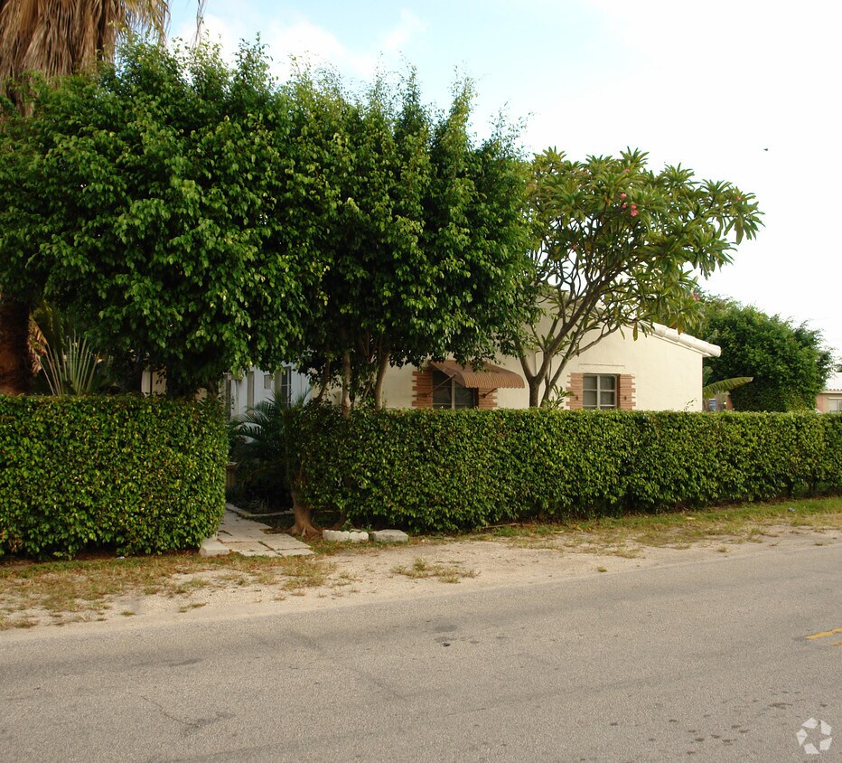 Foto del edificio - 1315 NE 11th St