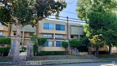 Building Photo - 1701 Cedar St