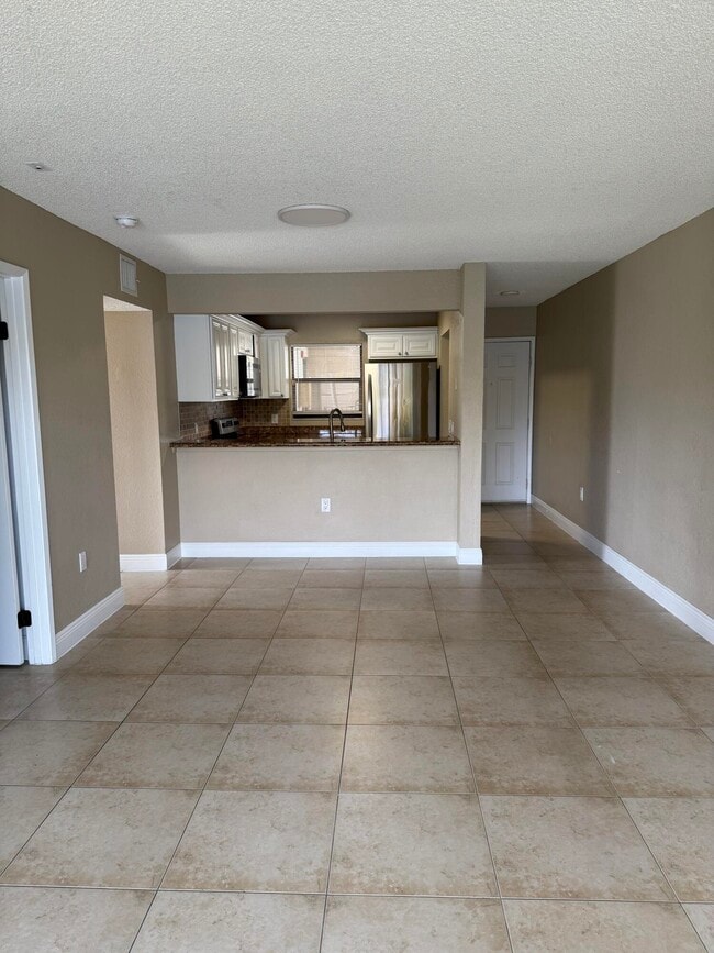 Building Photo - 1540 Lake Crystal Dr