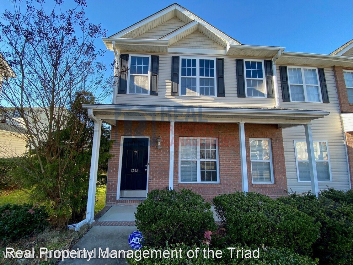 Primary Photo - 2 br, 2.5 bath House - 1248 Burton Ave