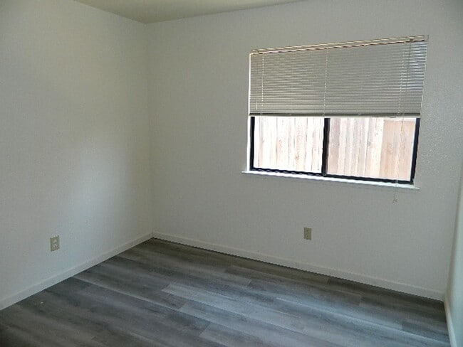 Building Photo - Beautiful Laguna Pointe home.