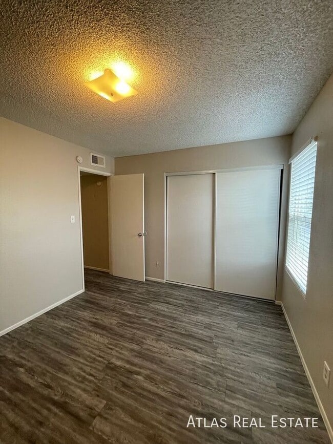 Foto del edificio - 465 W Ivyglen St