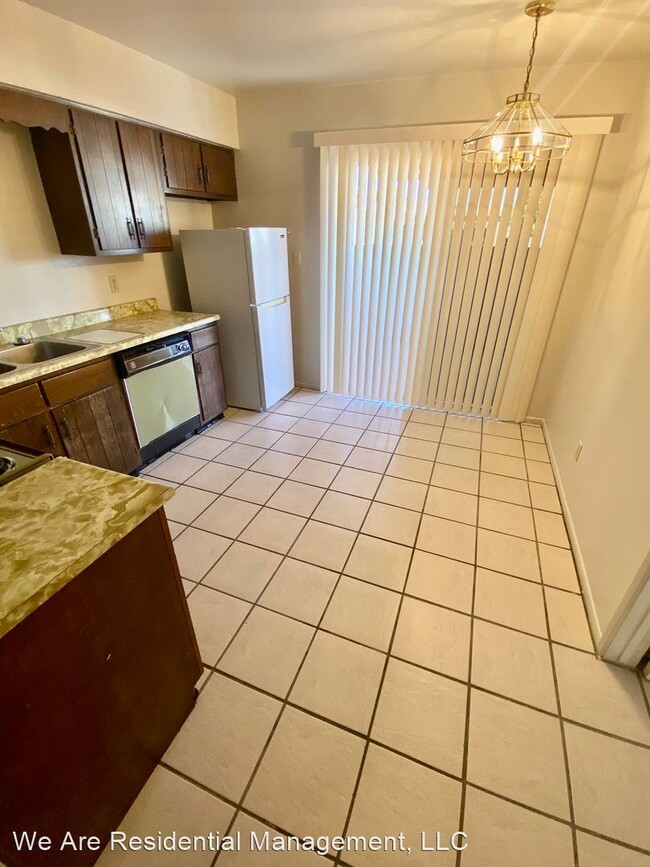 Building Photo - 2 br, 1 bath House - 4140 N. 104th Dr. Uni...
