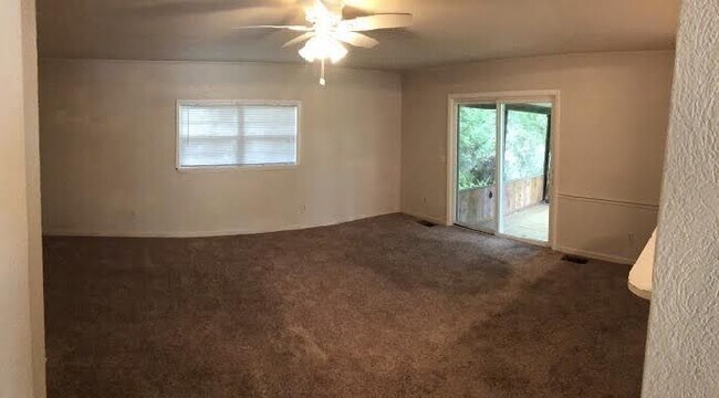 Building Photo - 2/1 Duplex in Murray Hill great location