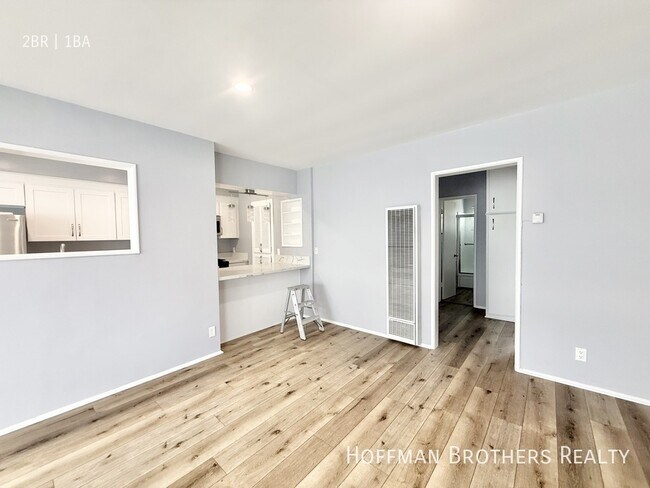 Foto del edificio - 1220 N Harper Ave