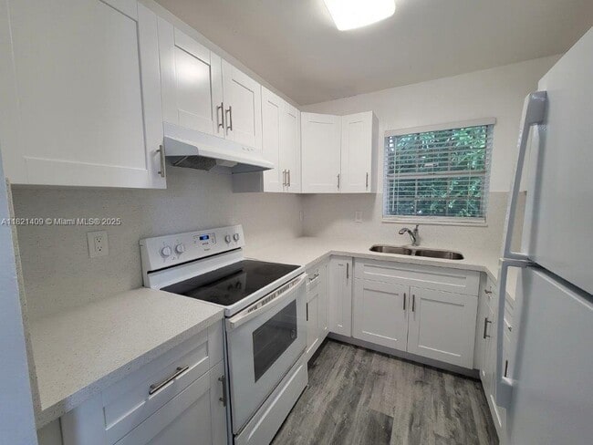 Building Photo - 2267 SW 15th St