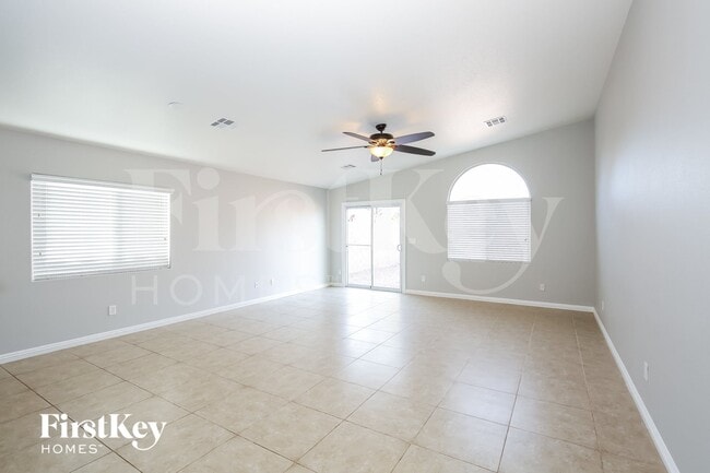 Foto del edificio - 4532 Silverwind Rd