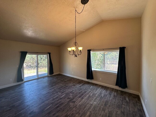 Building Photo - 34659 Castle Dr
