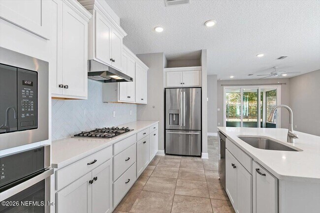 Foto del edificio - 192 Vista Lake Cir