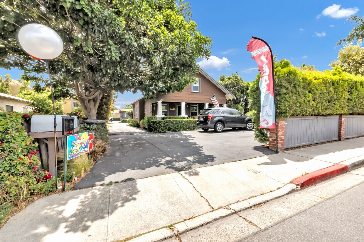 Foto principal - 3 bd 1.5 bath - 2674 Elden Ave