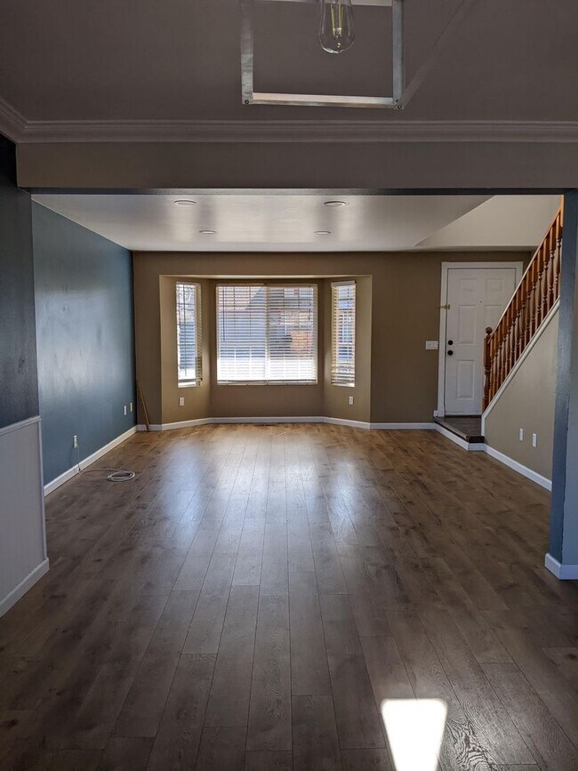 Building Photo - Large West Eugene 4 Bedroom Home