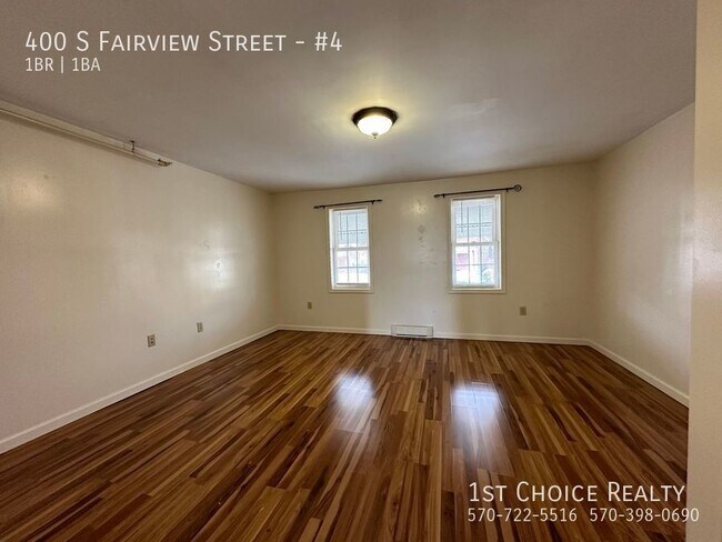 Foto del edificio - 2nd floor 1 bedroom with a private back po...